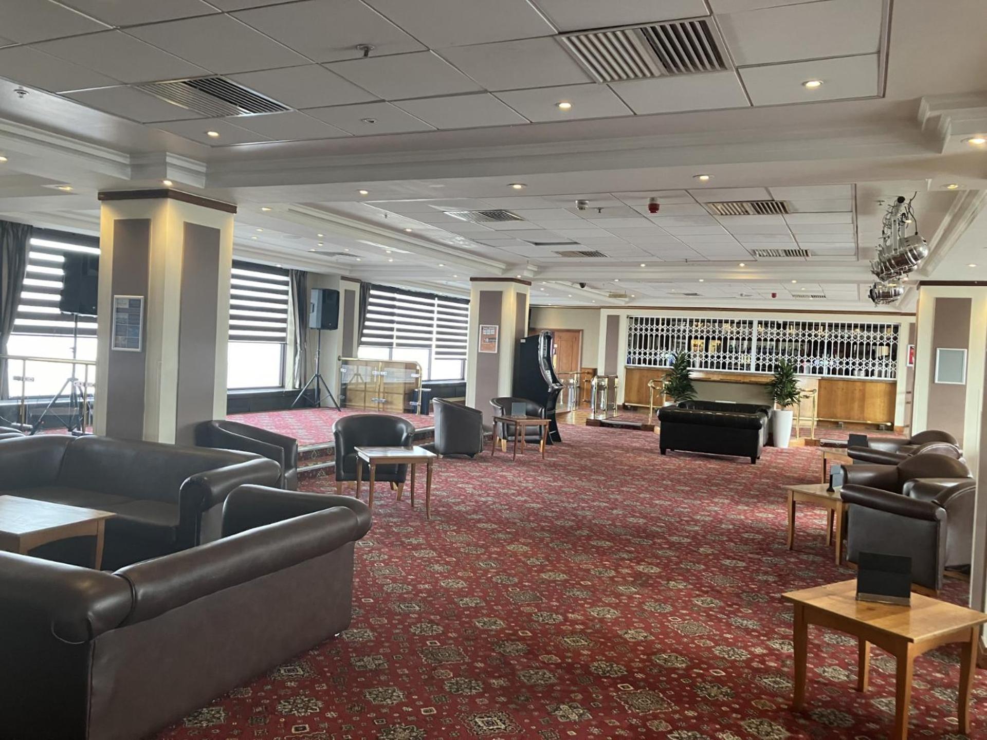 布莱克浦大酒店 黑潭 外观 照片 The reception area of the hotel