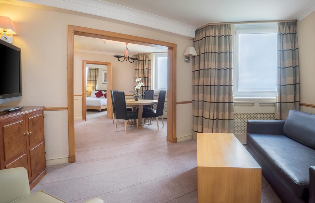 布莱克浦大酒店 黑潭 外观 照片 A room at the hotel