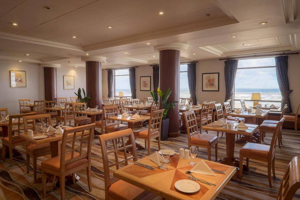 布莱克浦大酒店 黑潭 外观 照片 The restaurant at the hotel